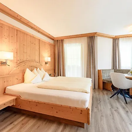 Aktiv & Vitalhotel Bergcristall מלון ניוסטיפט אים סטובאיטל