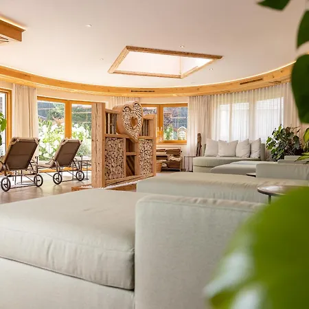 Aktiv & Vitalhotel Bergcristall ホテル 4*