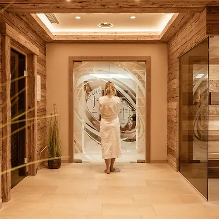 Aktiv & Vitalhotel Bergcristall 4* ノイシュティフト・イム・シュトゥーバイタール