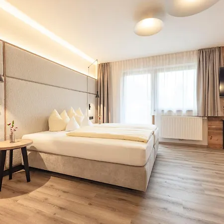 Aktiv & Vitalhotel Bergcristall ホテル ノイシュティフト・イム・シュトゥーバイタール